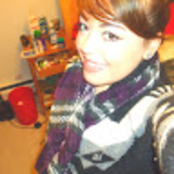 Meet your Posher, Dayna - Picture 1 of 1